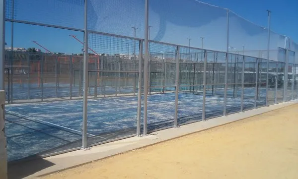 Alavera Pádel - centro deportivo en San Juan de Aznalfarache