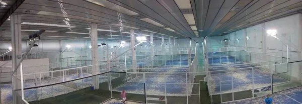 Barberà Padel Indoor - centro deportivo en Barberà del Vallés
