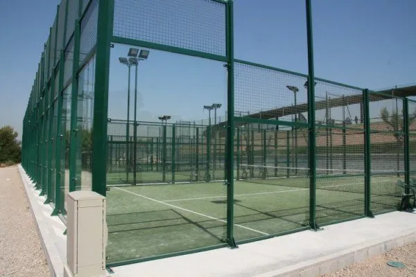 Can Cuyas Padel - centro deportivo en Sant Feliu de Llobregat