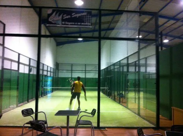 Club Bullpadel Zf - centro deportivo en Cádiz