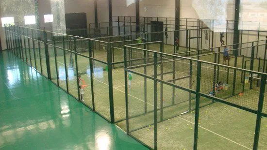 Club De Pádel Almanzor - centro deportivo en Arganda del Rey