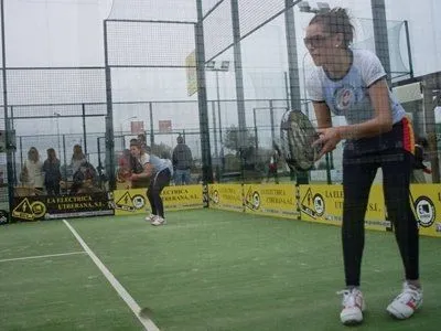Club De Pádel Almazara - centro deportivo en Utrera
