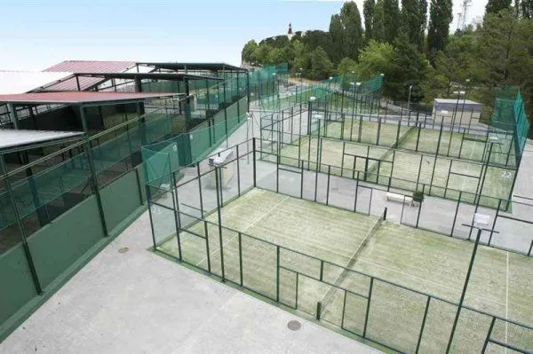 Club De Padel La Moraleja - centro deportivo en Alcobendas