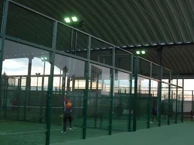 Club De Padel Serranillos - centro deportivo en Serranillos del Valle