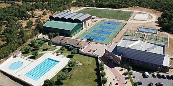 Club De Pádel Y Tenis Becerril - centro deportivo en Becerril de la Sierra