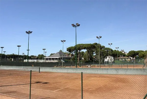 Club De Tenis Andrés Gimeno - centro deportivo en Castelldefels