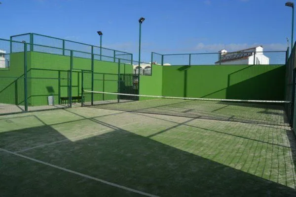 Club De Tenis Olivenza - centro deportivo en Olivenza