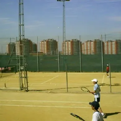 Club De Tenis Pítamo - centro deportivo en Sevilla