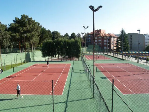 Club De Tenis Ponferrada - centro deportivo en Ponferrada