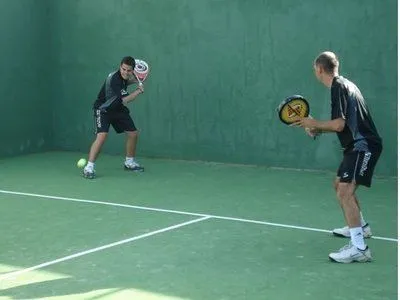 Club De Tenis Y Padel El Mirador - centro deportivo en Marbella