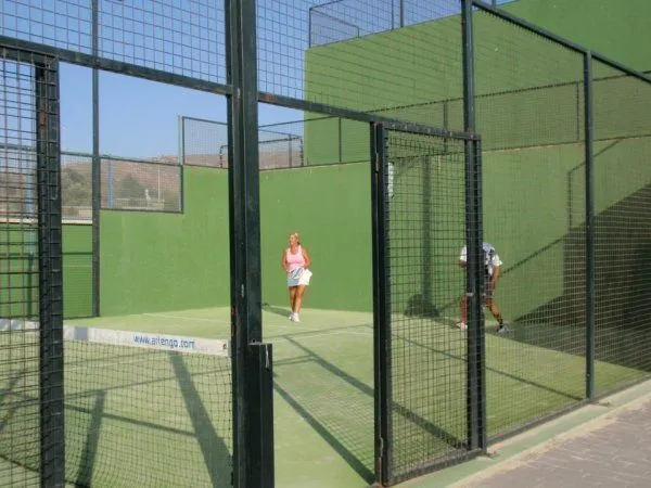 Club De Tenis Y Pádel Gaviota - centro deportivo en San Roque