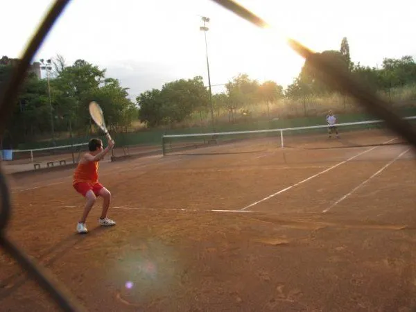 Club De Tennis El Forn - centro deportivo en Sant Joan Despí