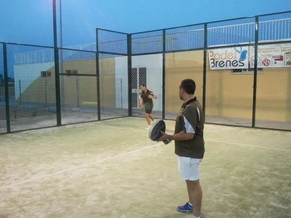 Club Deportivo Padelbrenes - centro deportivo en Brenes