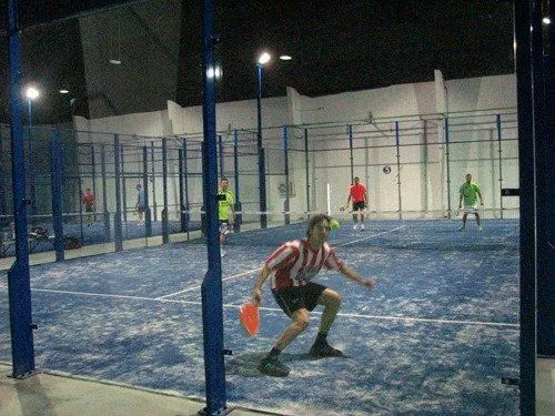 Club Let Padel Ames - centro deportivo en Ames