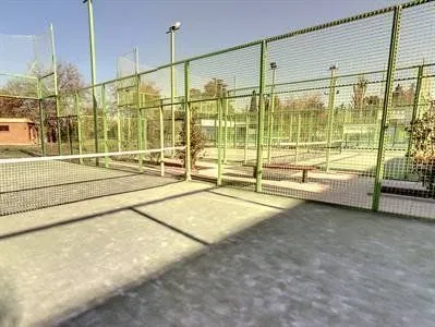 Club Padel Indoor Alcalá Cisneros - centro deportivo en Alcalá de Henares