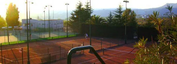 Club Tennis Olesa De Montserrat - centro deportivo en Olesa de Montserrat