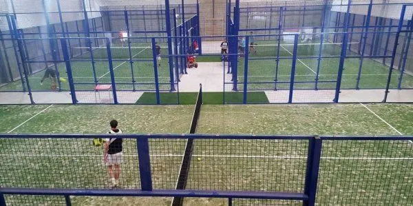 Deza Pádel Center - centro deportivo en Silleda