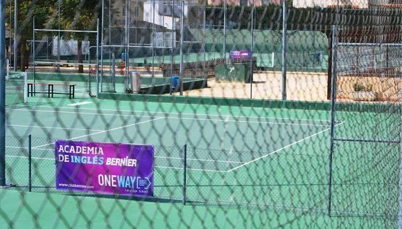 Escuela De Tenis Bernier - centro deportivo en Gelves