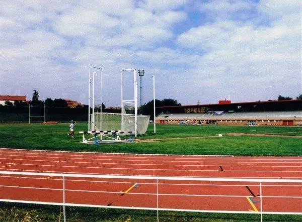 Estadio Municipal Fuente De La Niña - centro deportivo en Guadalajara