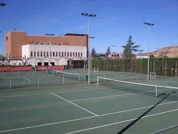Fundación Cultural Recreativa Cantabria - centro deportivo en Logroño