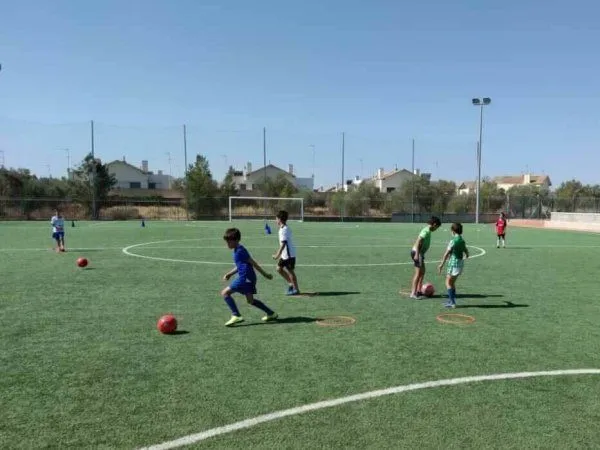 Futbol 7 Colegio Adharaz-altasierra - centro deportivo en Espartinas