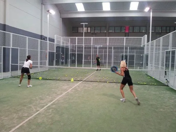 Jaca Padel Indoor - centro deportivo en Jaca