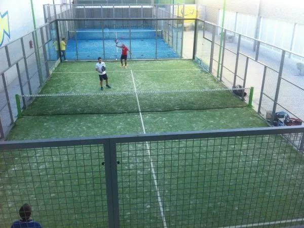 La Pecera Pádel Club Indoor - centro deportivo en Humanes de Madrid