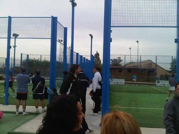 Pádel Club Los Cerros - centro deportivo en Dos Hermanas