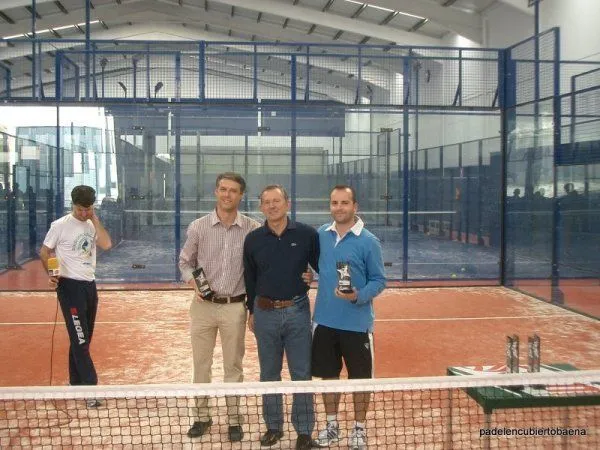 Padel En Cubierto Baena - centro deportivo en Baena