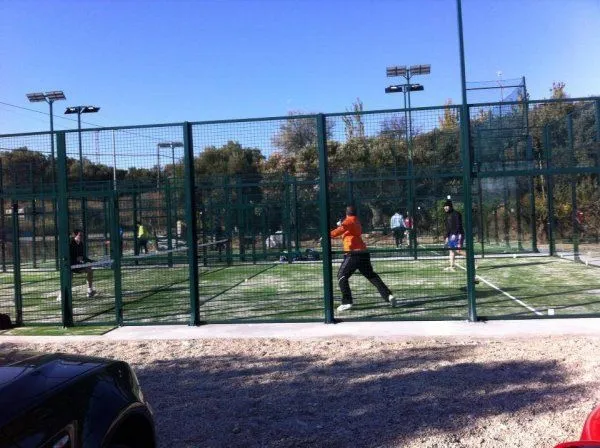 Padel Fuentes - centro deportivo en Fuentes de Ebro