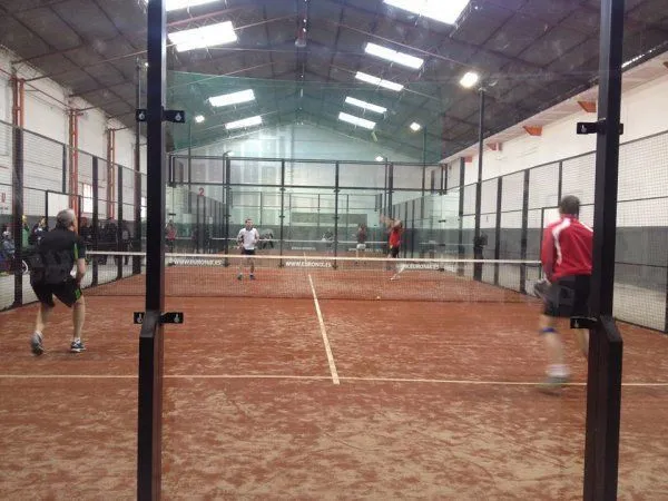 Padel Indoor Alagon - centro deportivo en Alagón