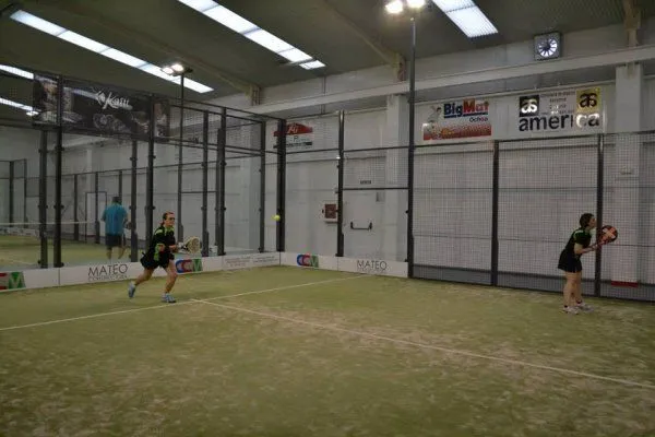 Pádel Indoor Binefar - centro deportivo en Binéfar