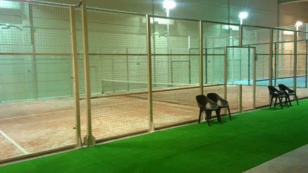 Padel En Cubierto Villamarchante - centro deportivo en Vilamarxant